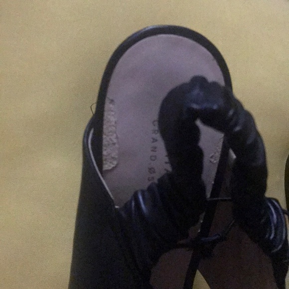 Cole Haan Anastasia City Sandals in black leather - Picture 16 of 16